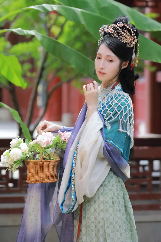 [YITUYU艺图语]2025.01.30 秋风起 李猜 - 艺图语