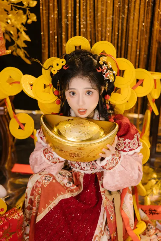 [YITUYU艺图语]2025.01.30 蛇年大吉 衔鹿 - 艺图语